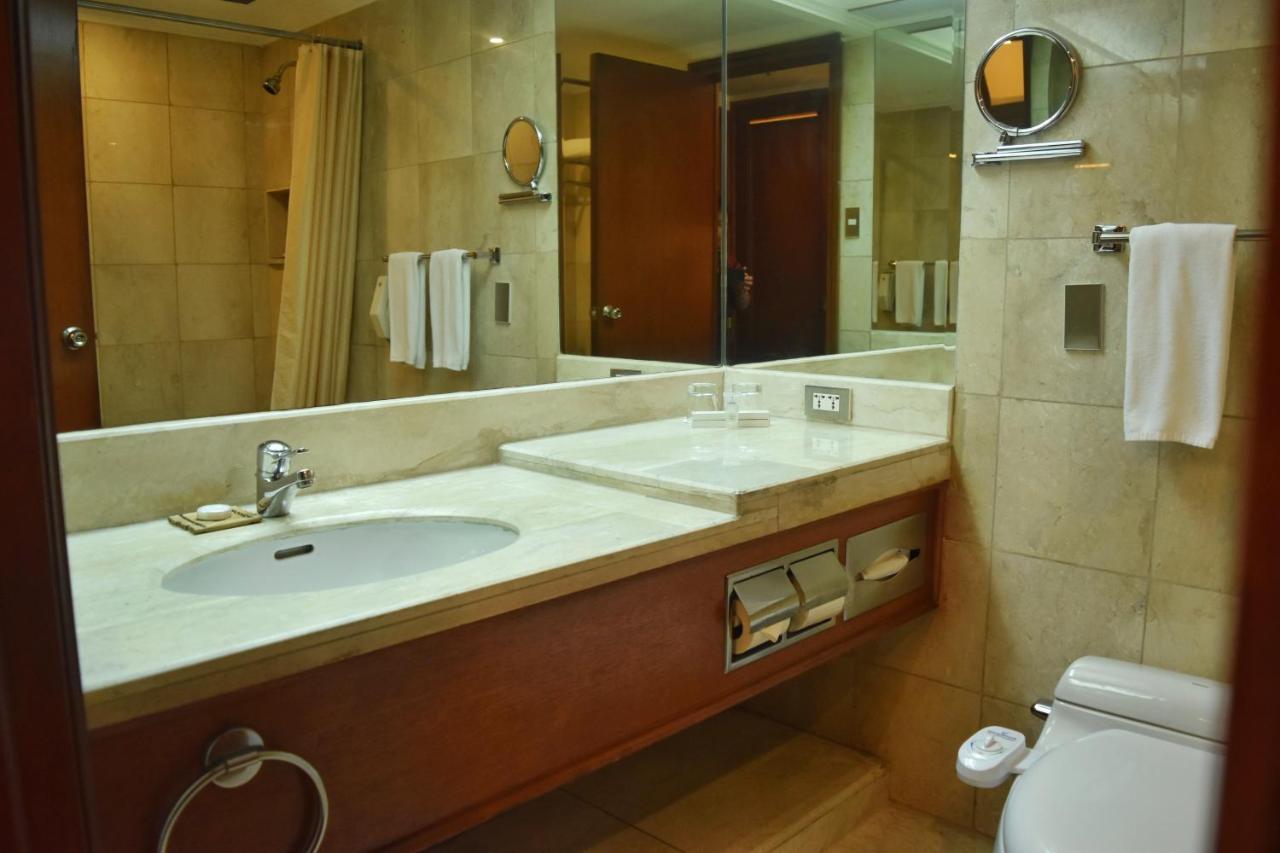 Manila Prince Hotel Eksteriør billede